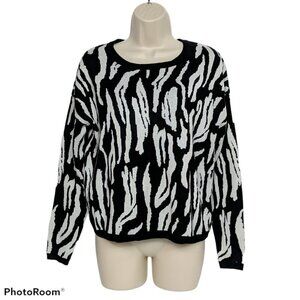 Metric New York Animal Print Crew Neck Sweater Medium